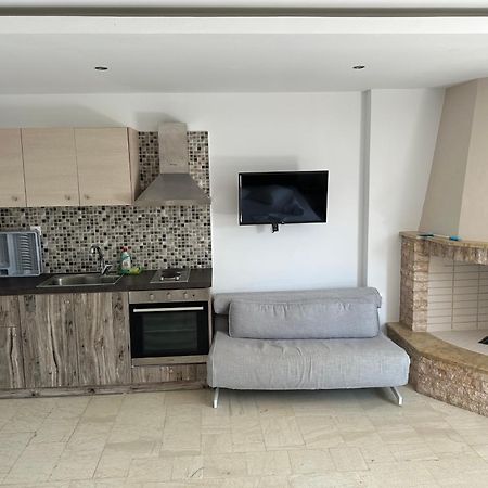 Aqua Apartments Loutrá Oraías Elénis Eksteriør bilde