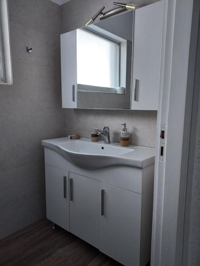 Aqua Apartments Loutrá Oraías Elénis Eksteriør bilde