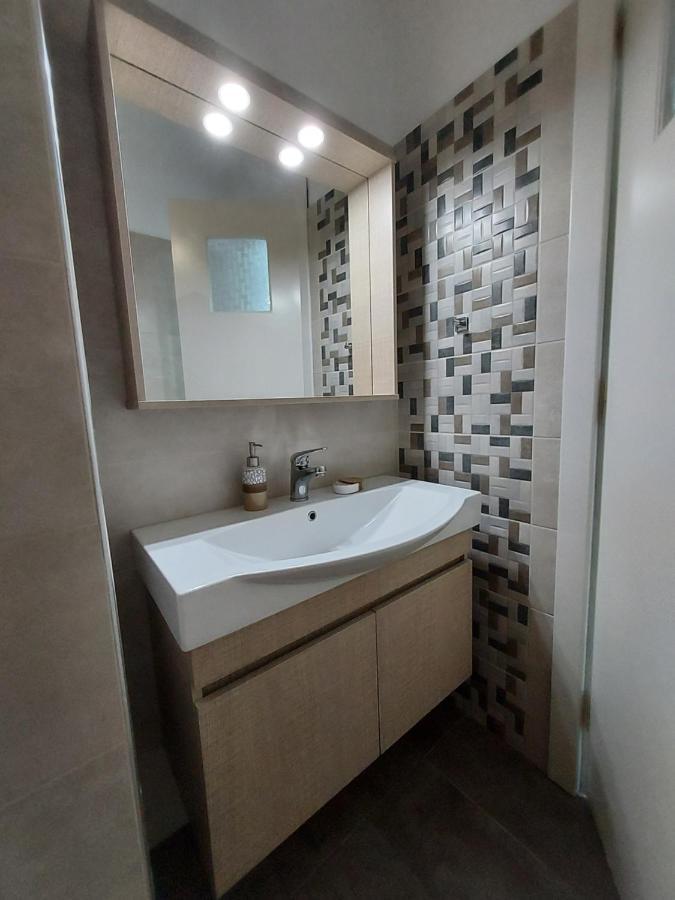 Aqua Apartments Loutrá Oraías Elénis Eksteriør bilde