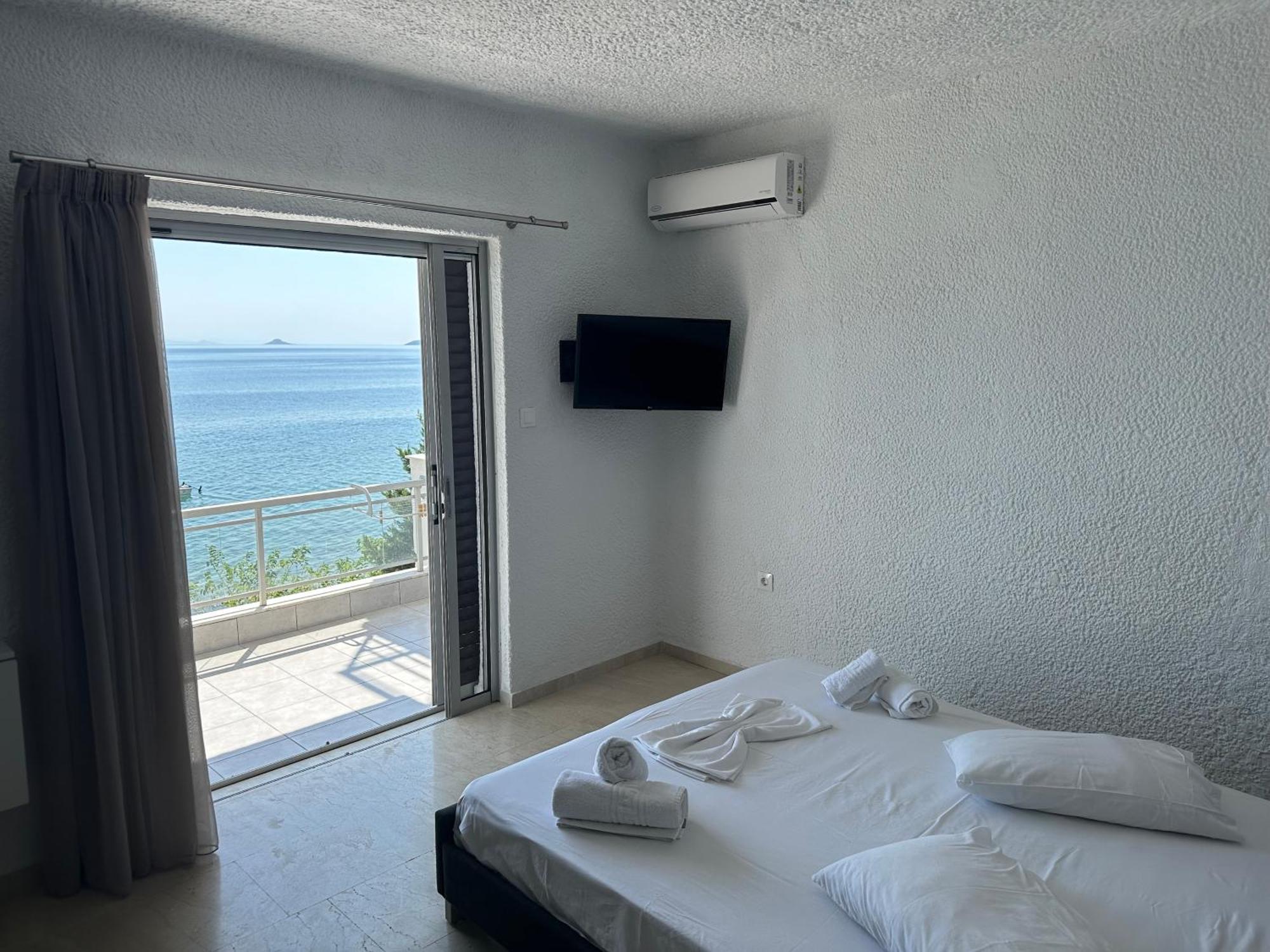 Aqua Apartments Loutrá Oraías Elénis Eksteriør bilde